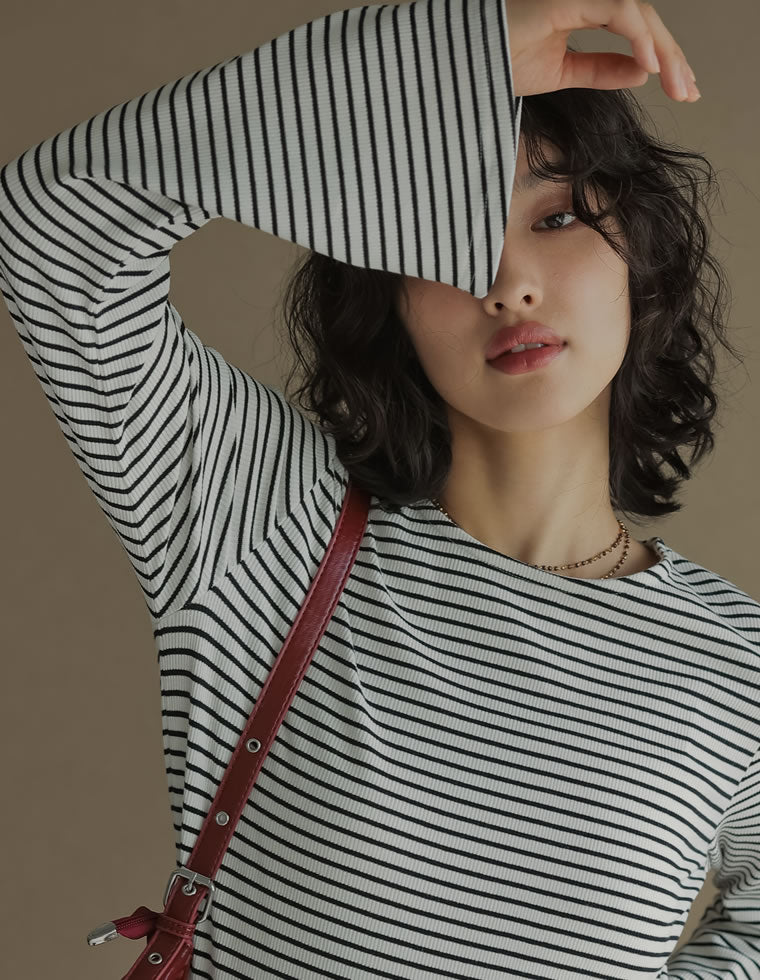 クルーネックフレアスリーブリブカットソートップス - トップス