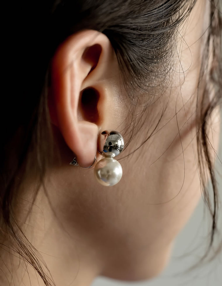ツインメタルフェイクパールボールピアスorイヤリング - アクセサリー 