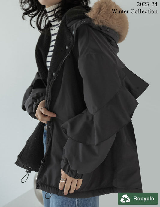 [2023-24 WINTER COLLECTION][低身長サイズ有]2WAYリサイクルタフタバックフリルデザインフェイクファーフード付き中綿ミドルコート ジャケット/アウター レディースファッション通販 リエディ