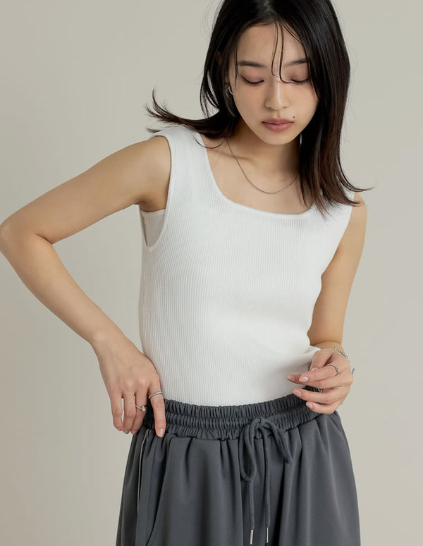 《今だけ！2BUY20%OFFクーポン対象》【限定TIME SALE  15%OFF ¥2,998⇒¥2,548】[ブラ紐隠し][涼感]レーヨンブレンドスクエアネックリブニットタンクトップ[返品交換不可][mb]