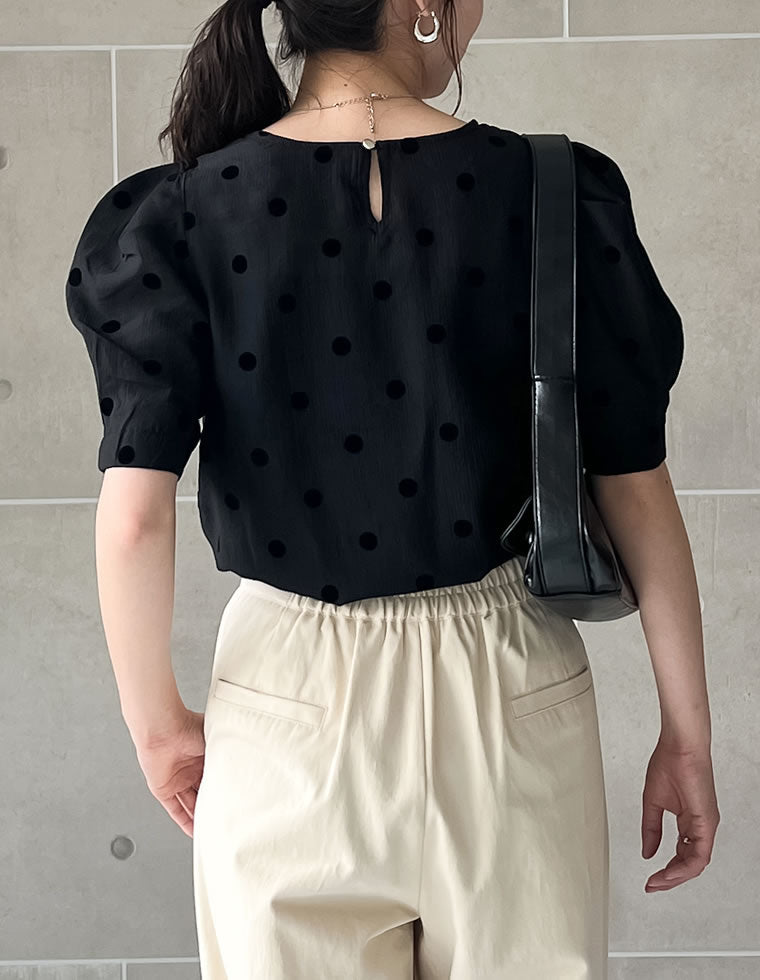 LOULOUWILLOUGHBY フロッキードットパフブラウス ブラック