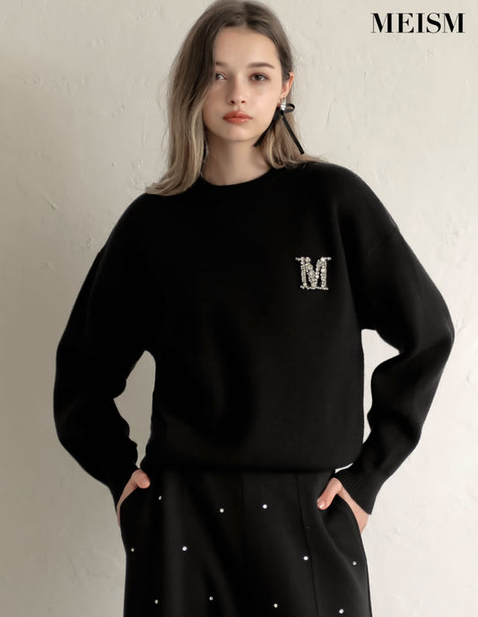 [MEISM by Re:EDIT][2025AW PRE ORDER]Mビジューエンブレムニットトップス