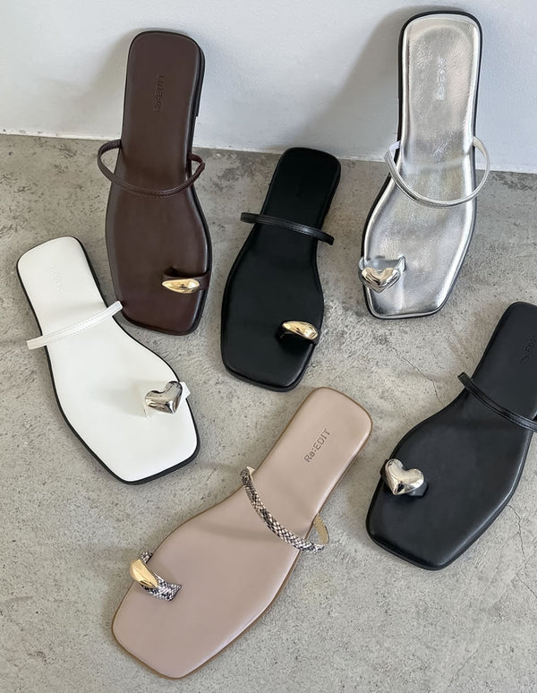 《期間限定！2BUY10%OFFクーポン対象》[大きいサイズ有]ハートモチーフトングサンダル