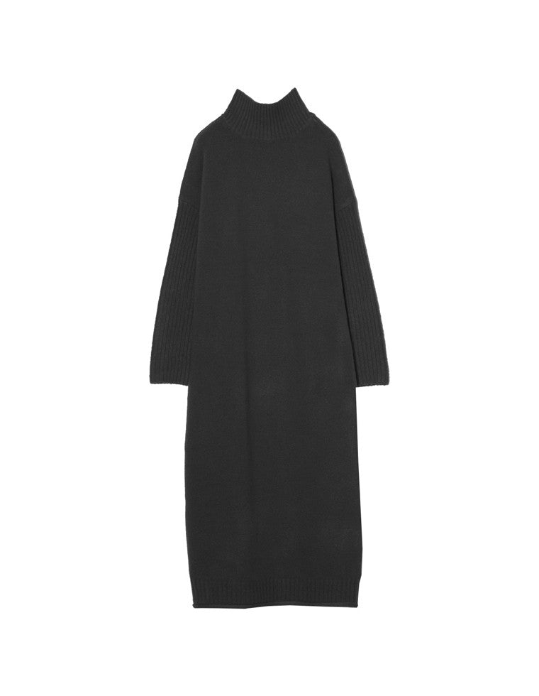 ハイネック指穴マキシニットワンピース