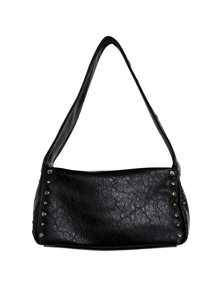 スタッズ付きショルダーバッグ