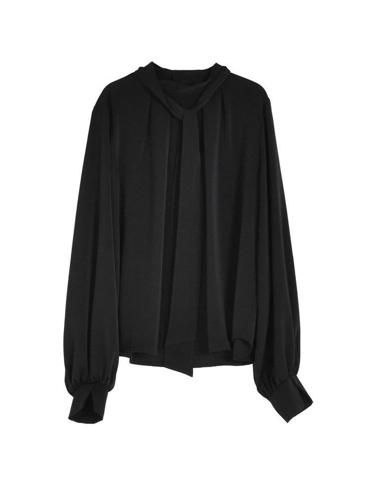 ボウタイリボン付きタックブラウス