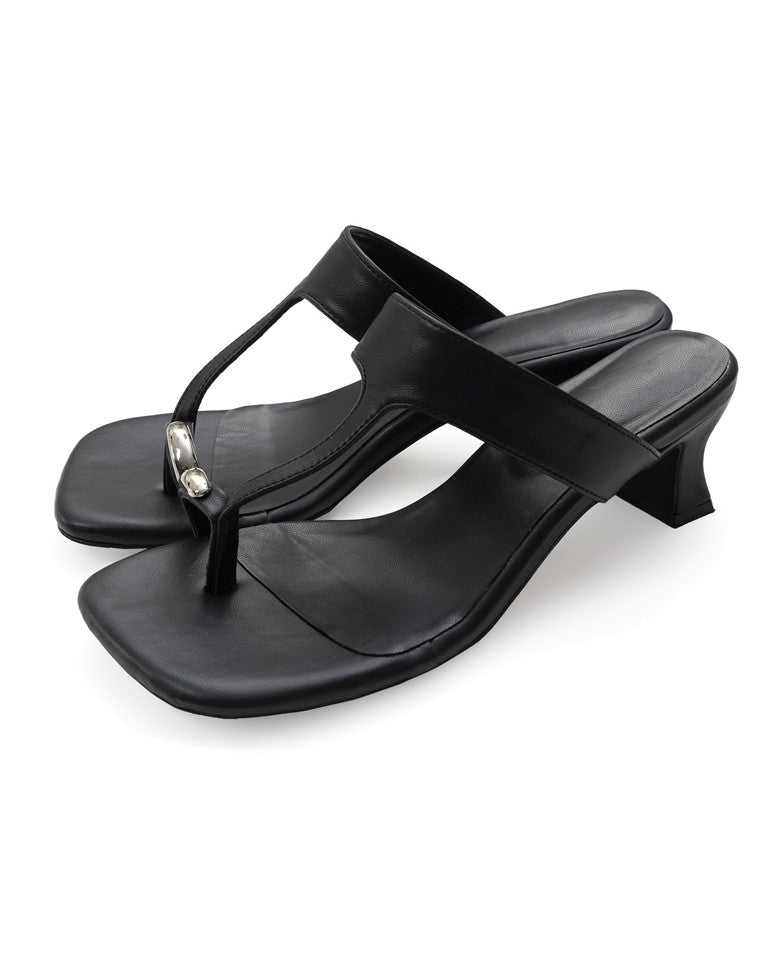 スクエアトゥメタルヒールトングサンダル