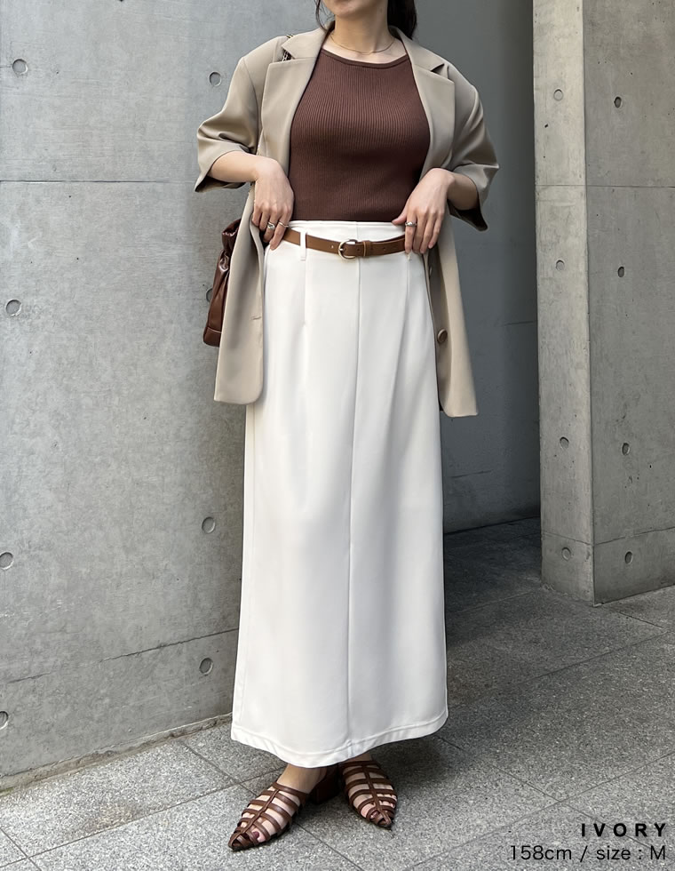 バックスリットタイトスカート