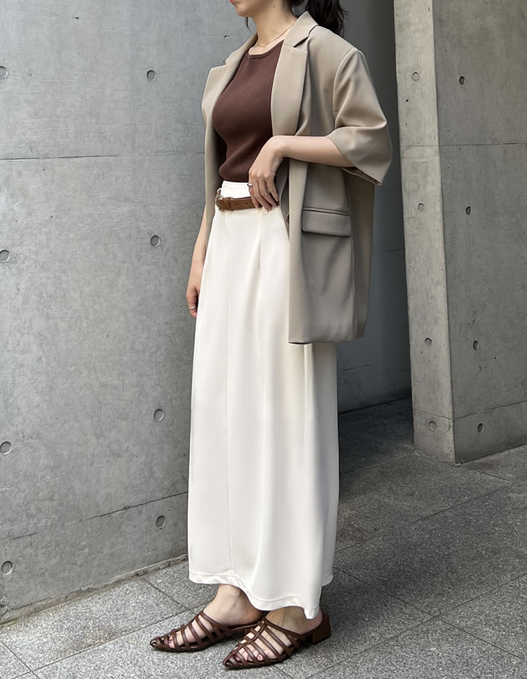 バックスリットタイトスカート