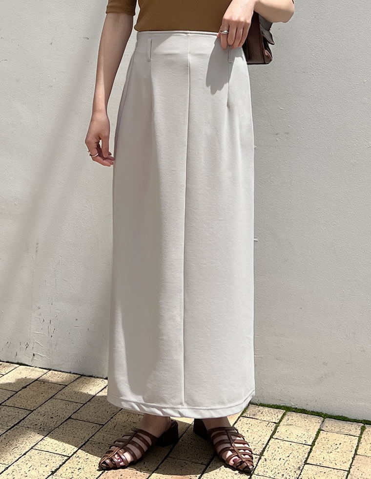 バックスリットタイトスカート