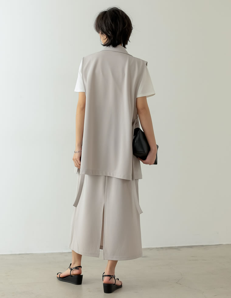 バックスリットタイトスカート