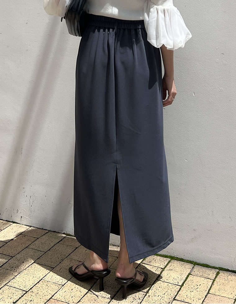 バックスリットタイトスカート