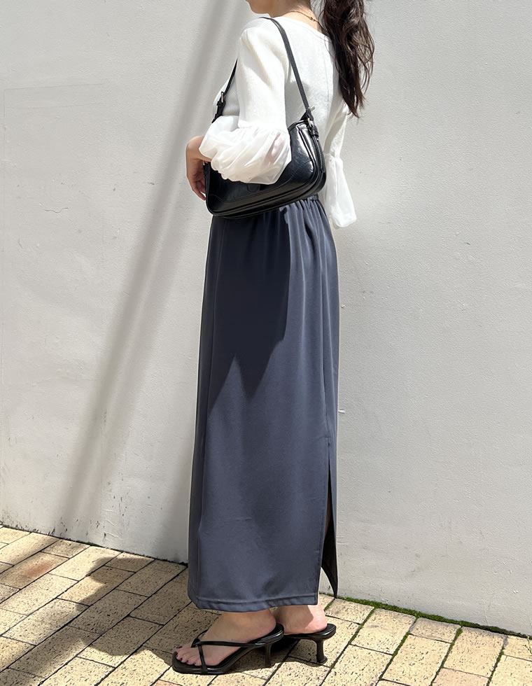 バックスリットタイトスカート