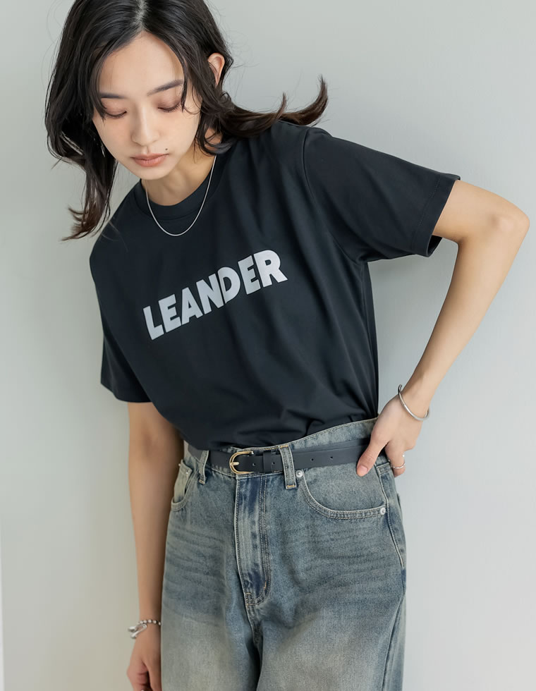 フロッキーゴシックロゴTシャツ