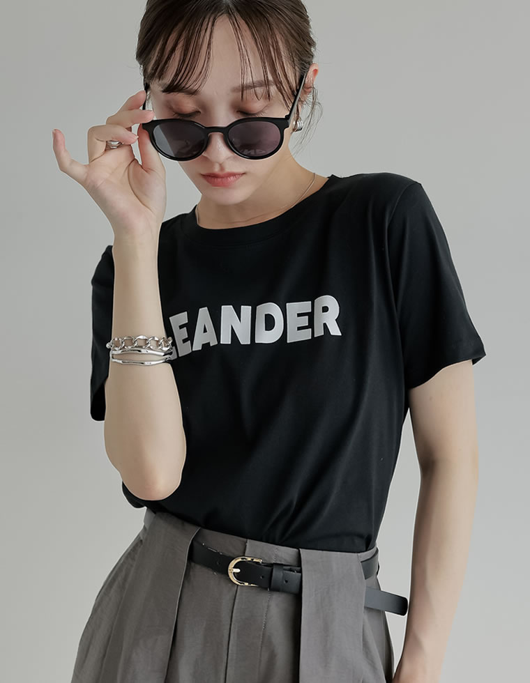 フロッキーゴシックロゴTシャツ