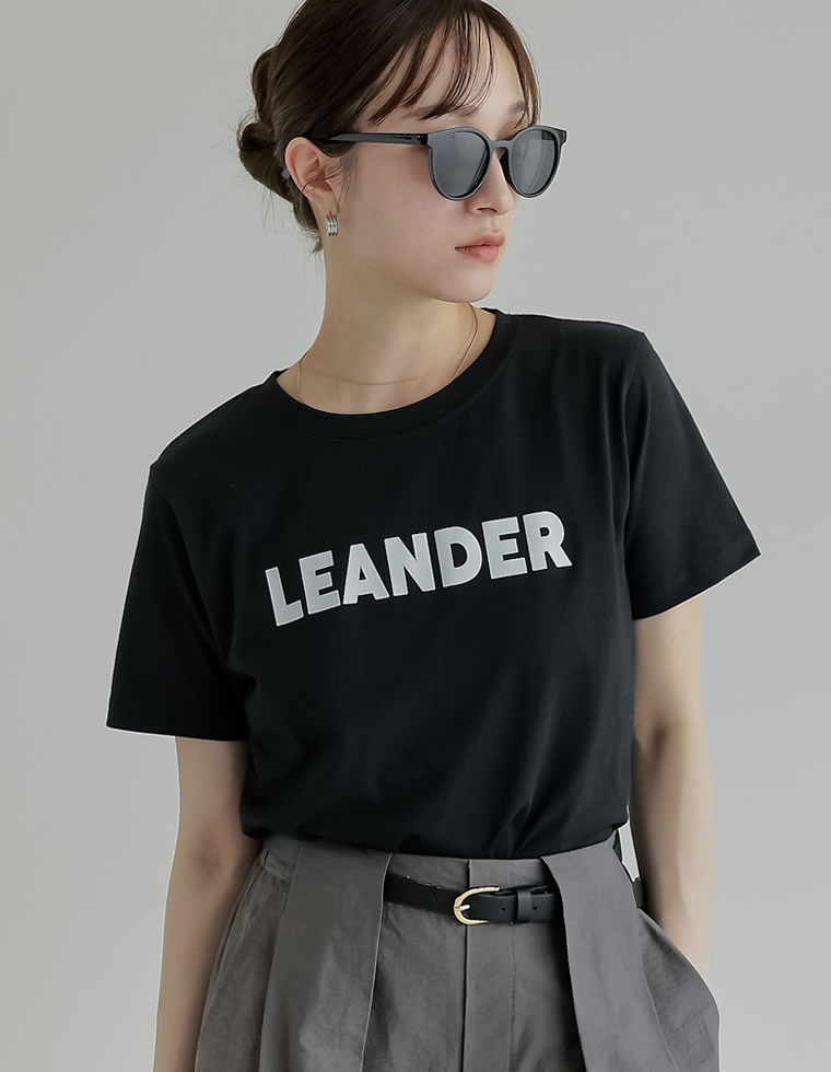 フロッキーゴシックロゴTシャツ