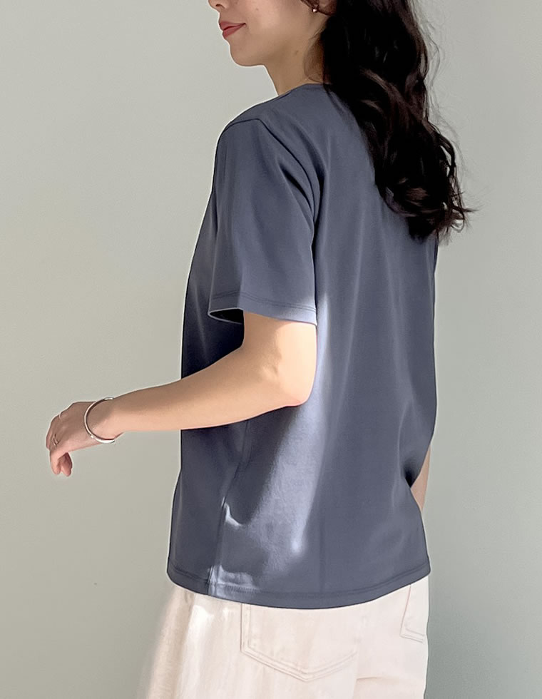 フロッキーゴシックロゴTシャツ