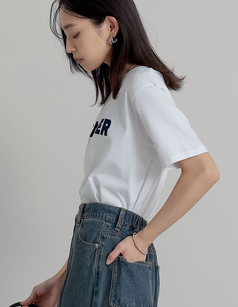 フロッキーゴシックロゴTシャツ