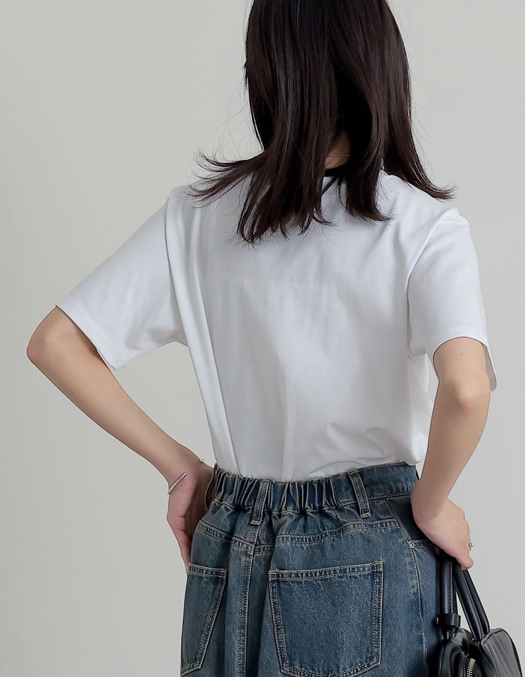 フロッキーゴシックロゴTシャツ
