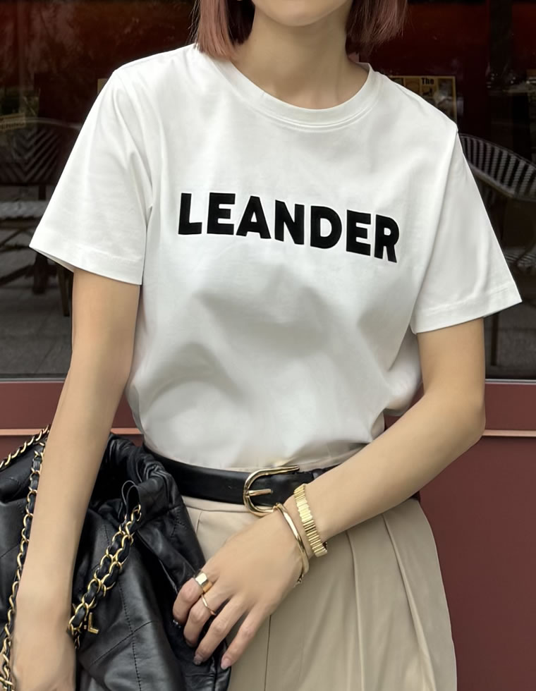 フロッキーゴシックロゴTシャツ