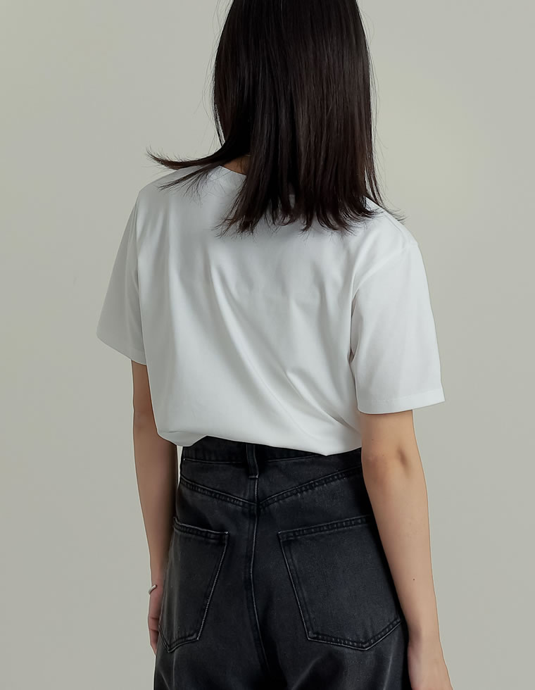フロッキーゴシックロゴTシャツ