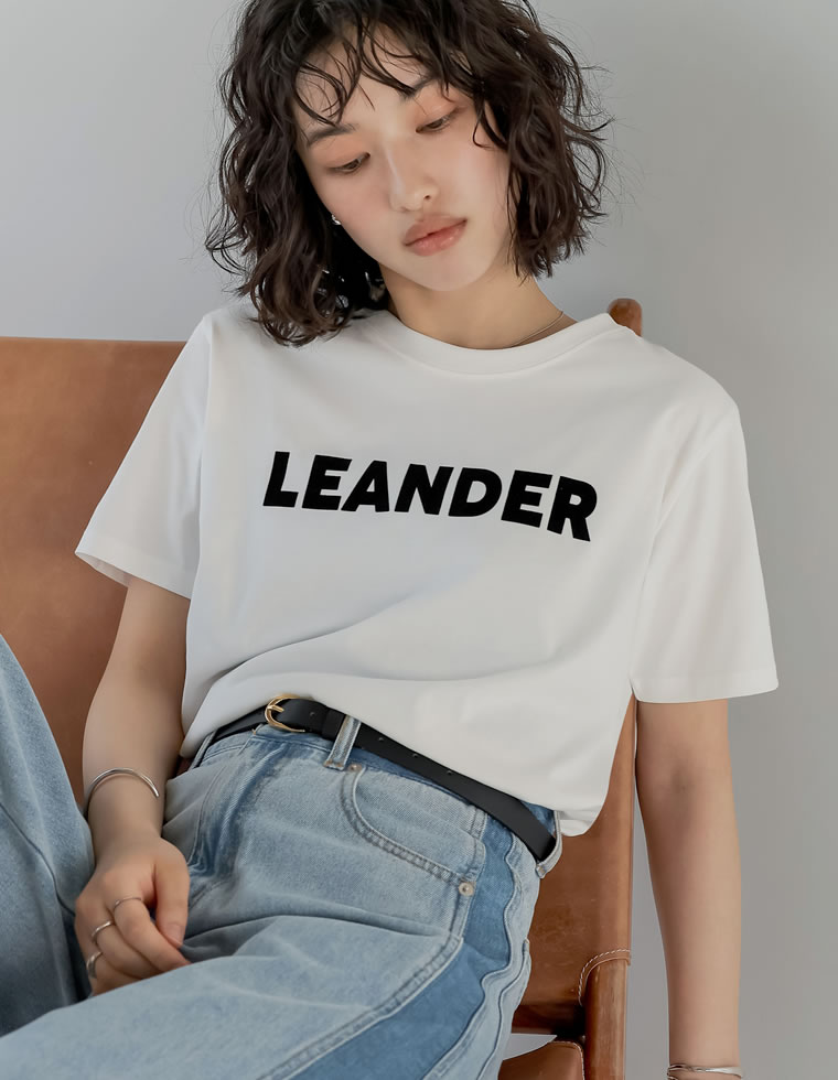 フロッキーゴシックロゴTシャツ