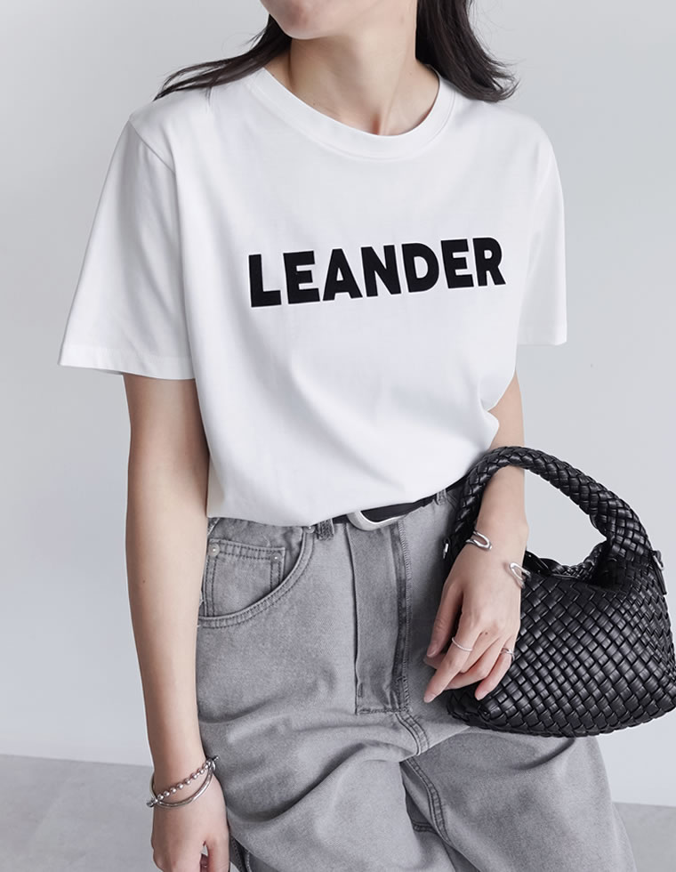 フロッキーゴシックロゴTシャツ