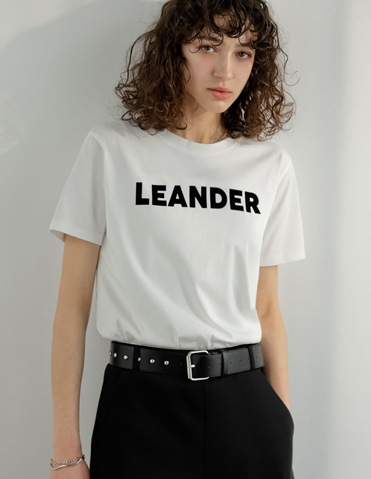 フロッキーゴシックロゴTシャツ