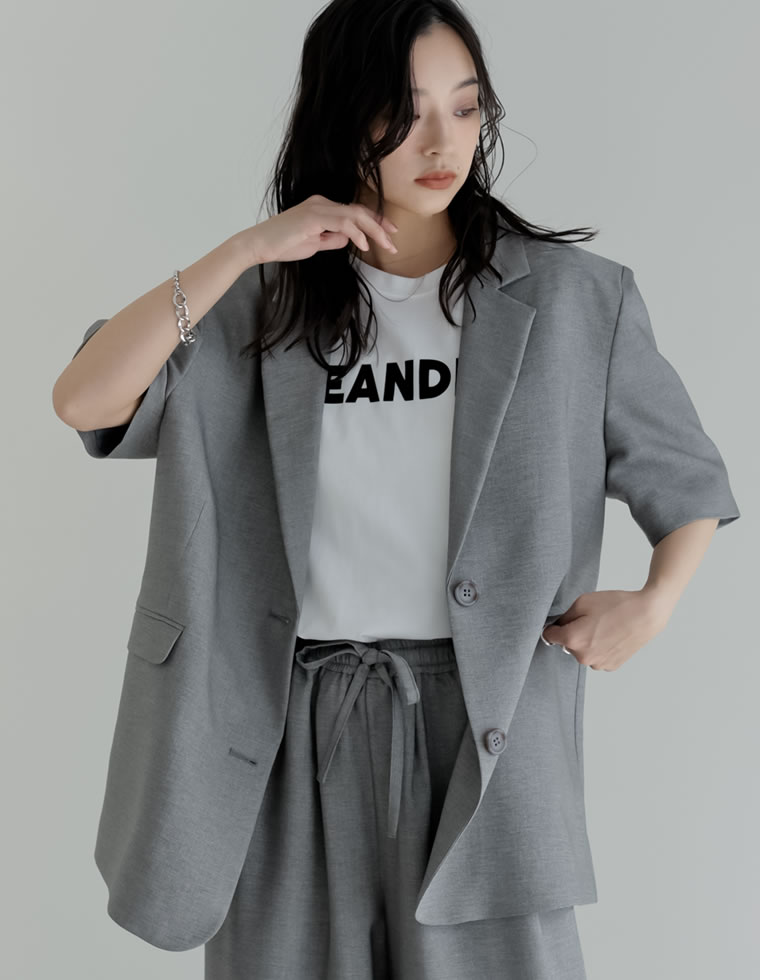 フロッキーゴシックロゴTシャツ