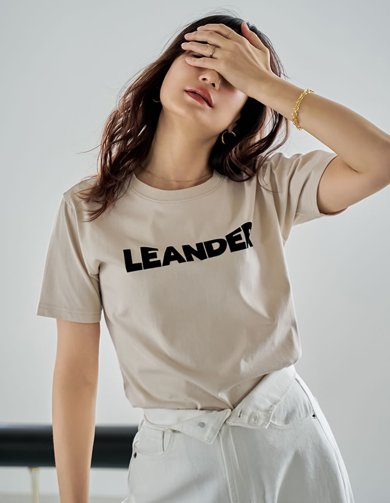 フロッキーゴシックロゴTシャツ