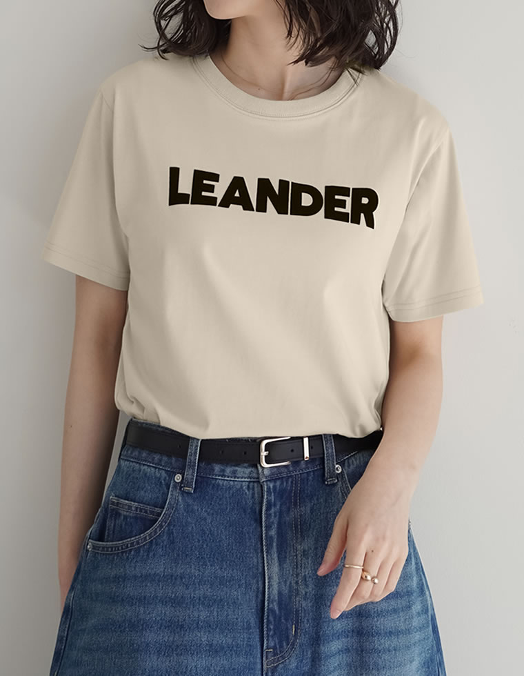 フロッキーゴシックロゴTシャツ