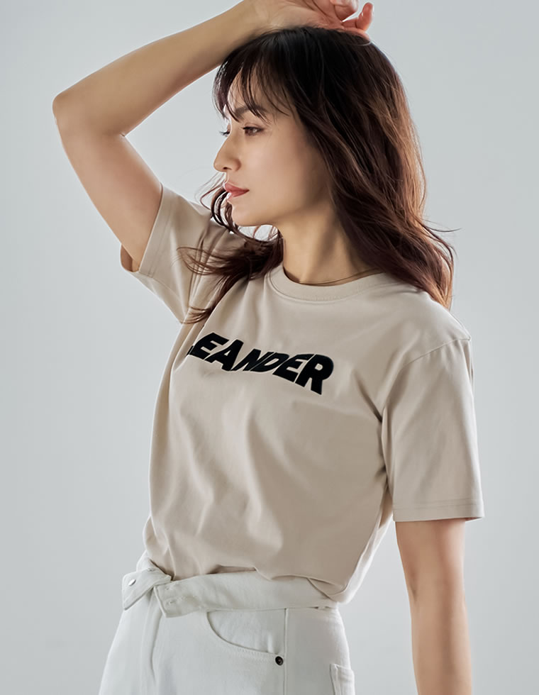 フロッキーゴシックロゴTシャツ