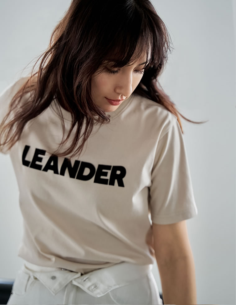 フロッキーゴシックロゴTシャツ