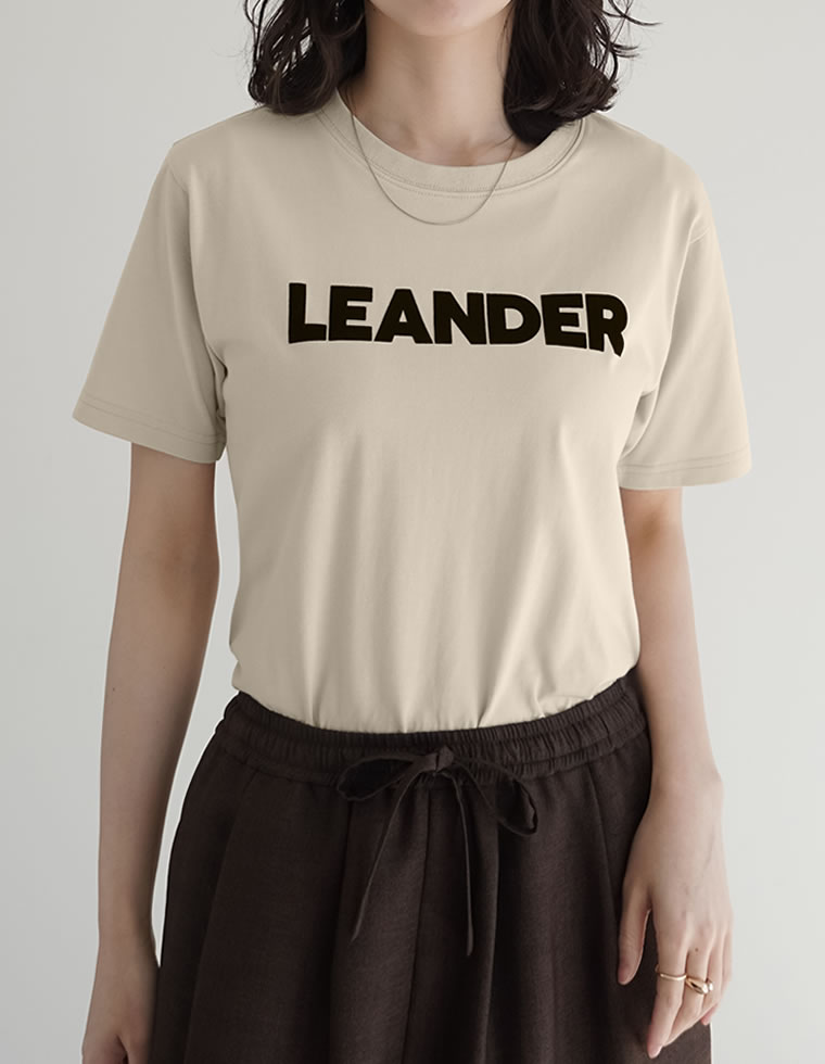 フロッキーゴシックロゴTシャツ
