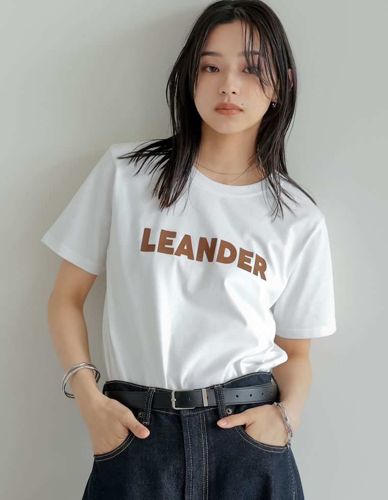 フロッキーゴシックロゴTシャツ