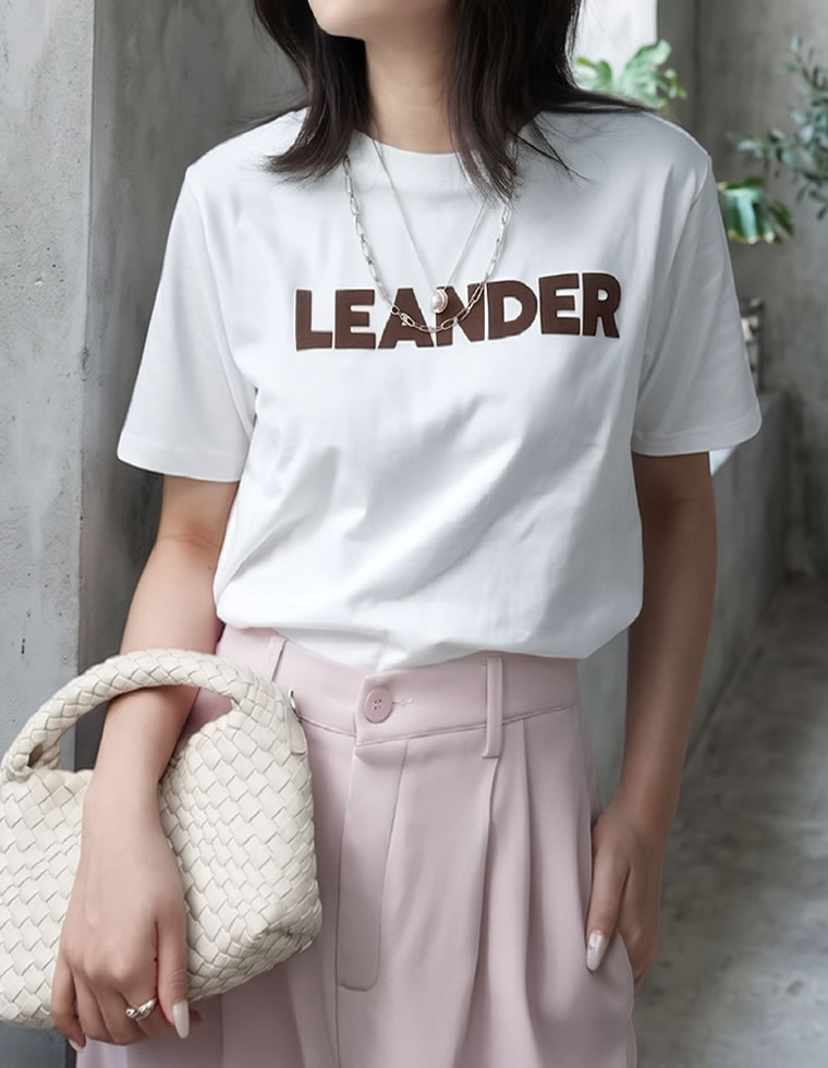 フロッキーゴシックロゴTシャツ