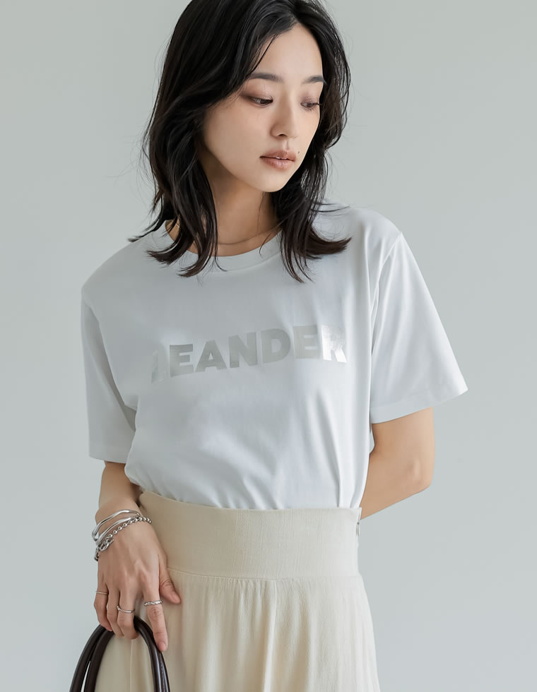 フロッキーゴシックロゴTシャツ