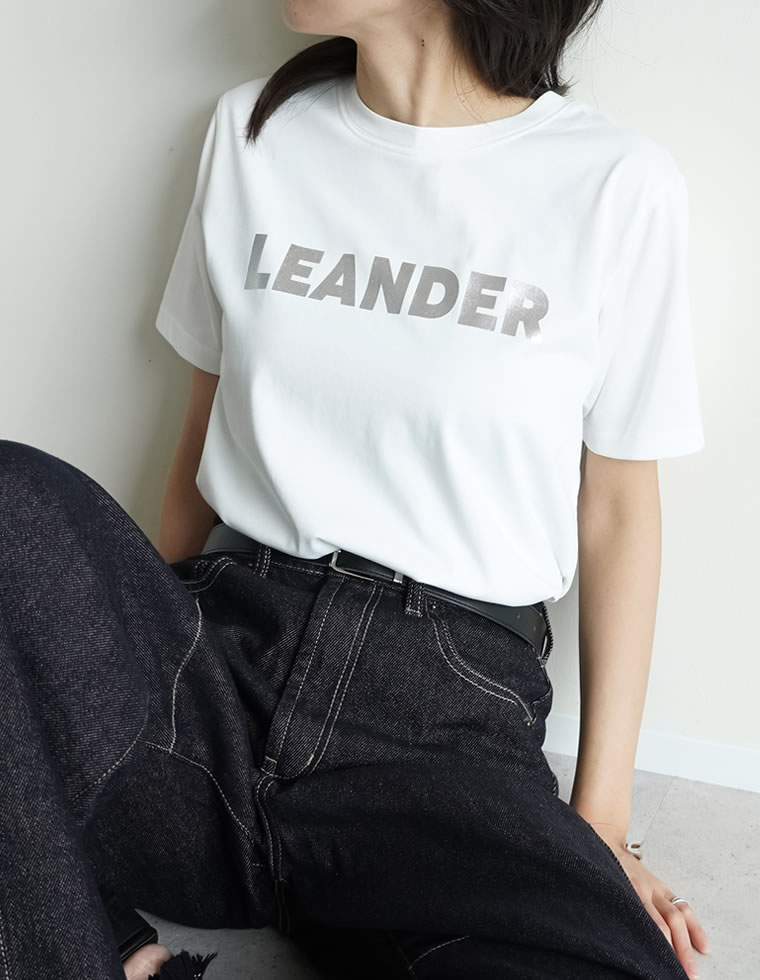 フロッキーゴシックロゴTシャツ
