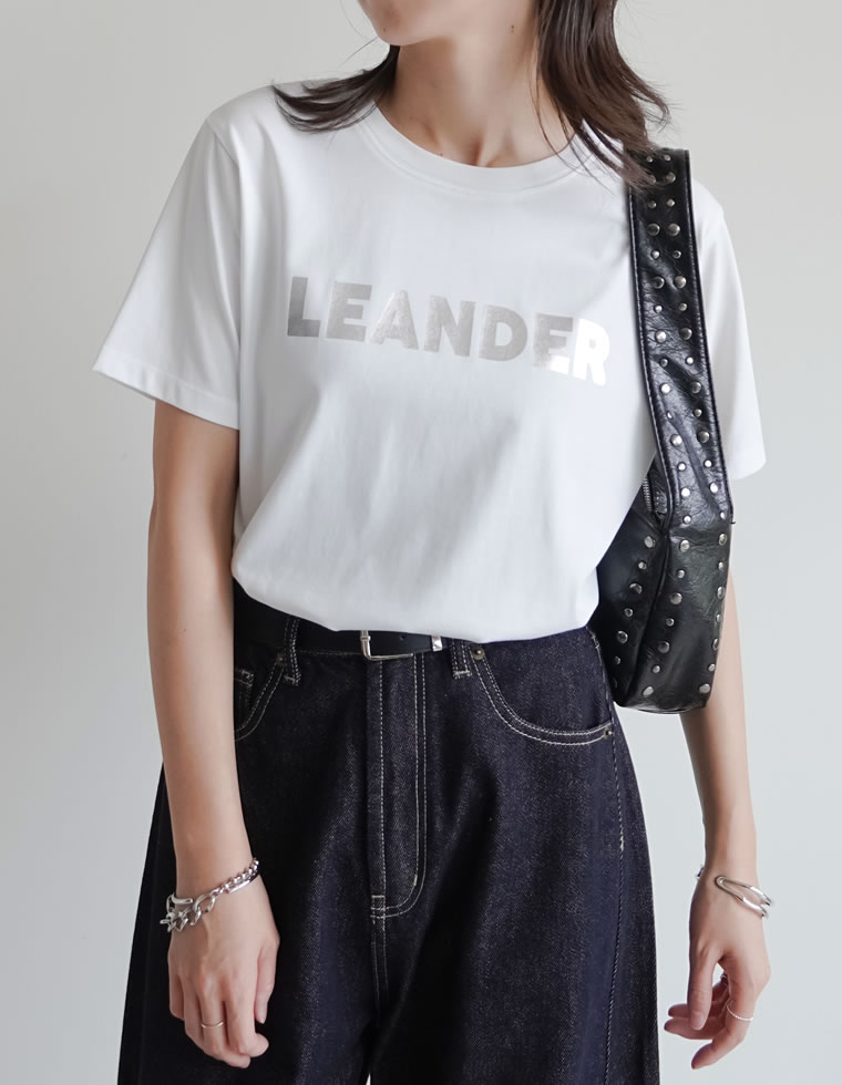 フロッキーゴシックロゴTシャツ