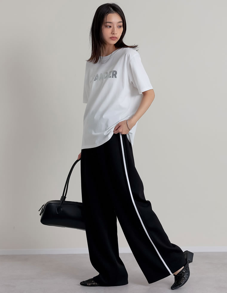 フロッキーゴシックロゴTシャツ