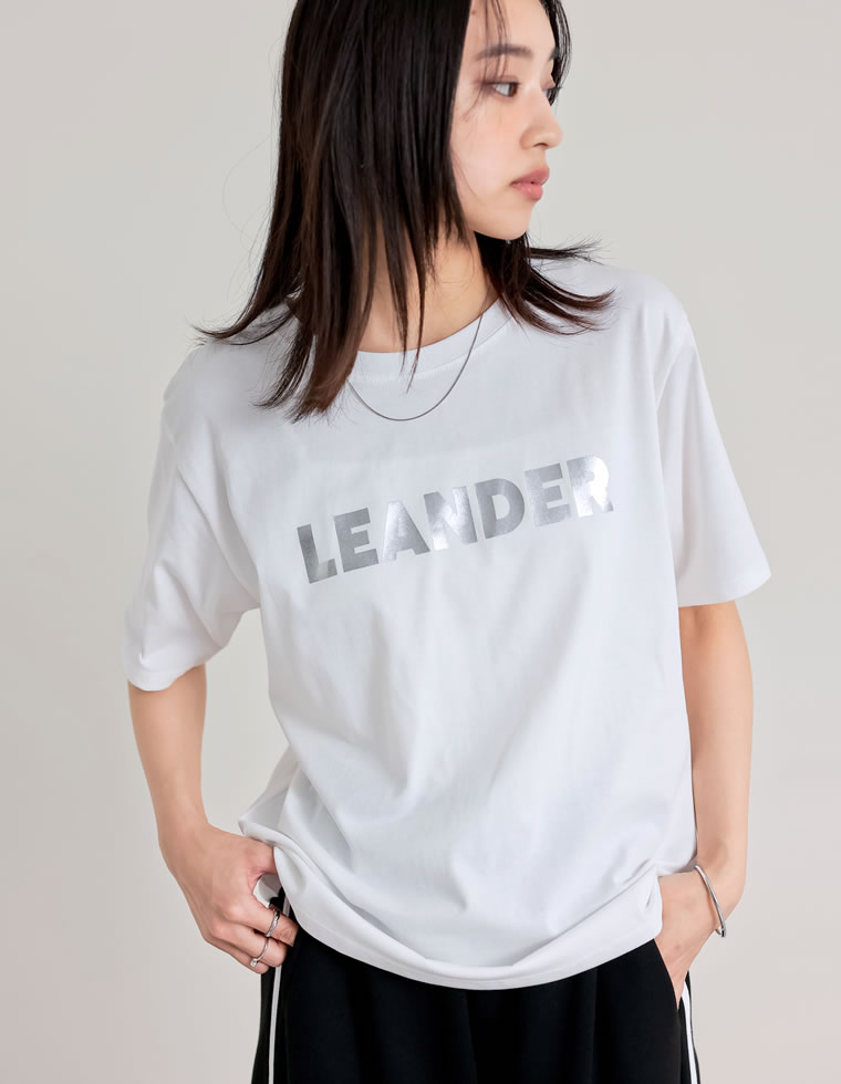 フロッキーゴシックロゴTシャツ