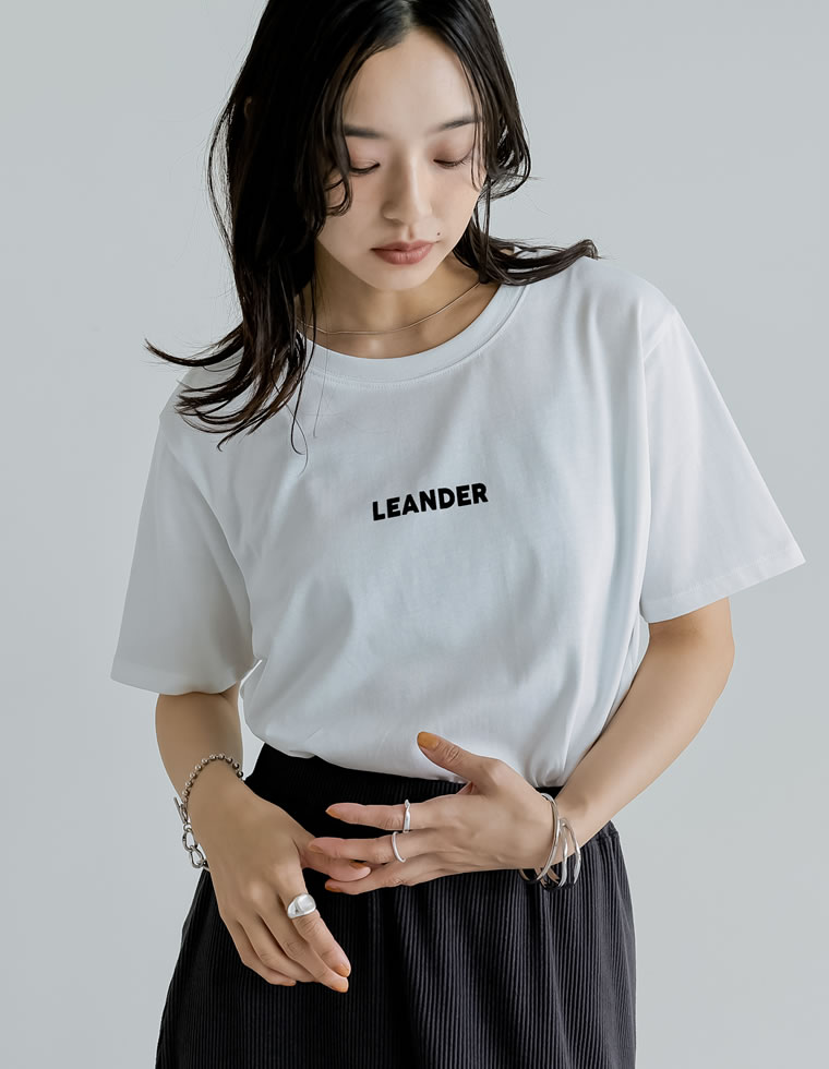 フロッキーゴシックロゴTシャツ