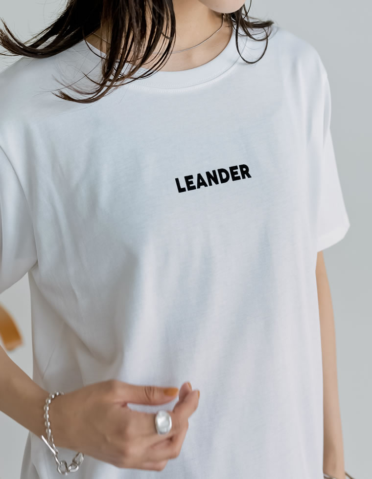 フロッキーゴシックロゴTシャツ