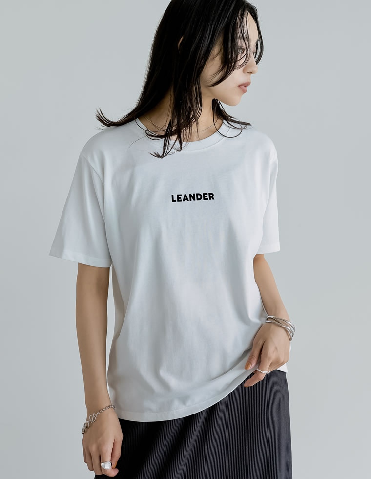 フロッキーゴシックロゴTシャツ