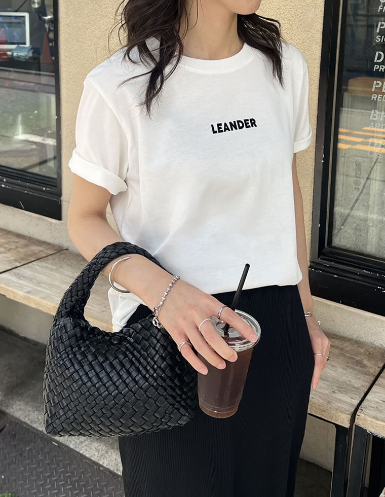 フロッキーゴシックロゴTシャツ