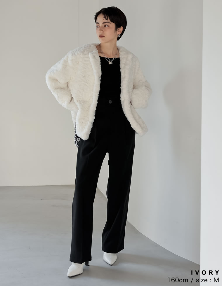 フェイクファーパールモチーフノーカラーコート