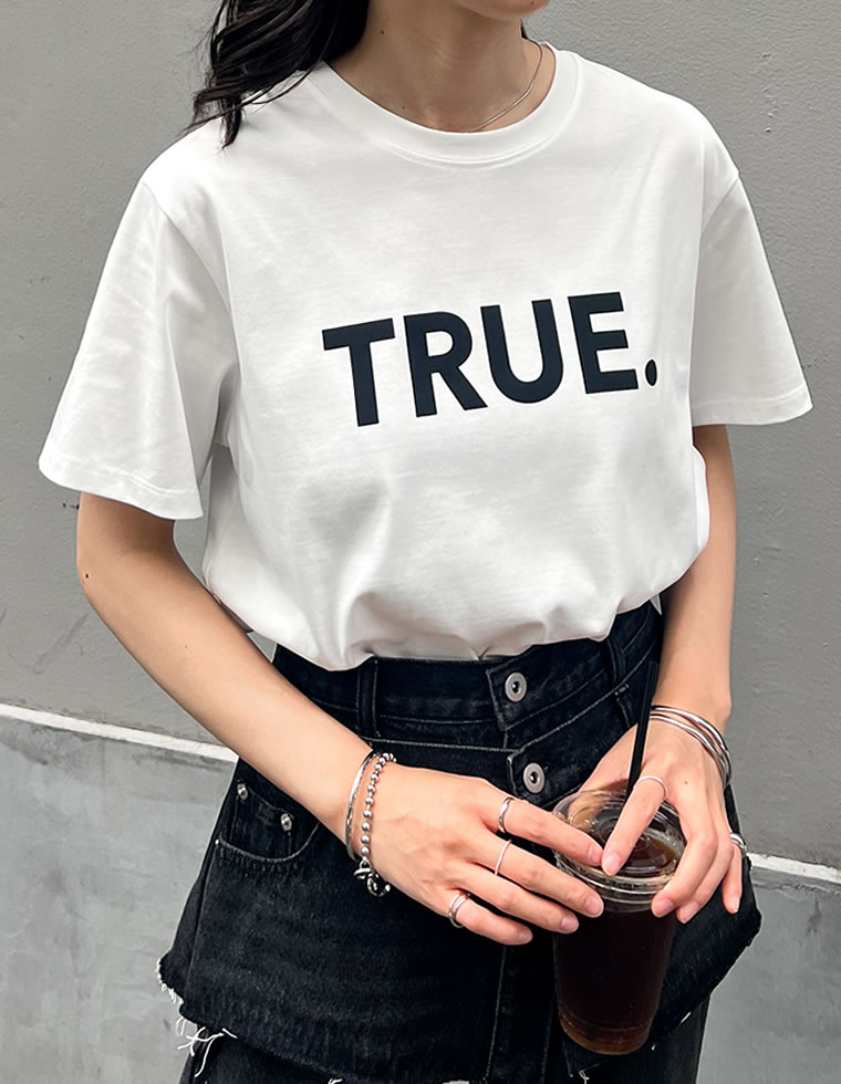 TRUEメタリックロゴプリントTシャツ