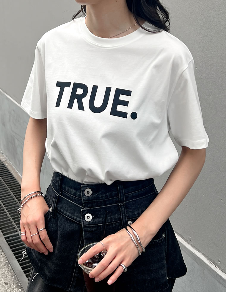 TRUEメタリックロゴプリントTシャツ