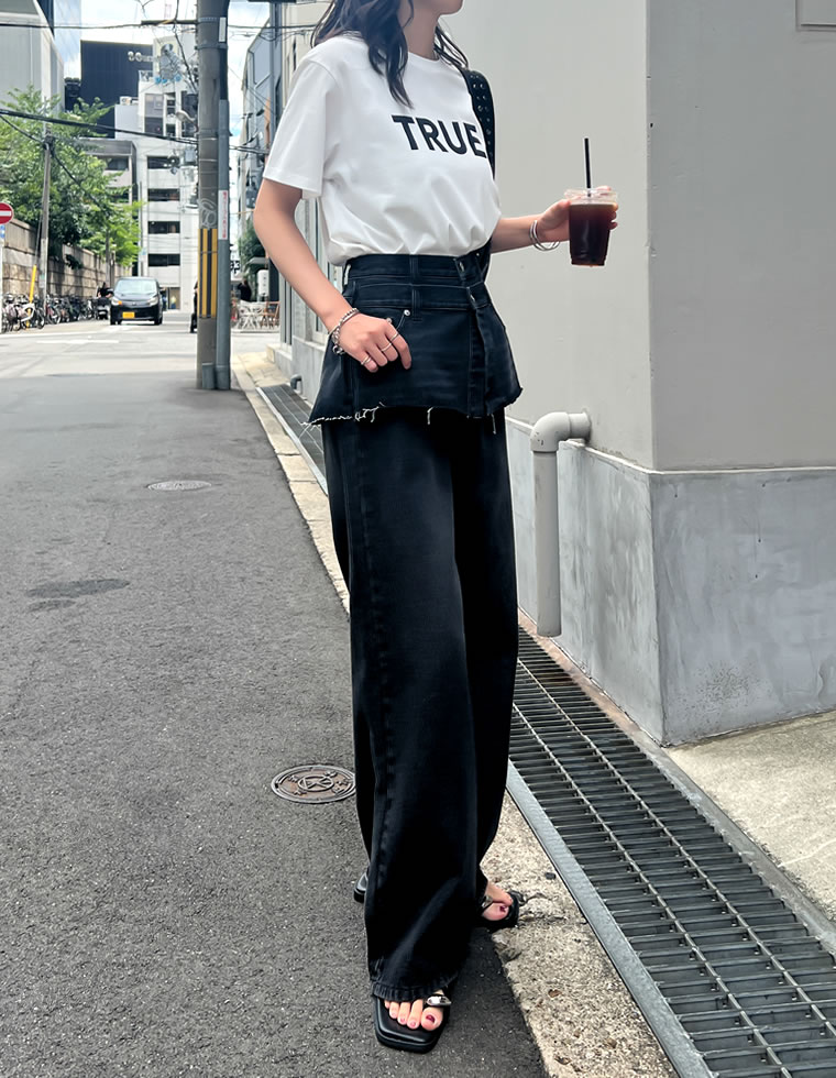 TRUEメタリックロゴプリントTシャツ