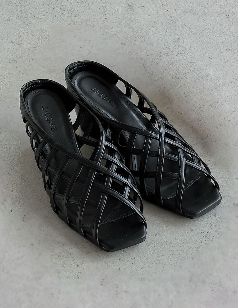 Vカットオープントゥメッシュサンダル
